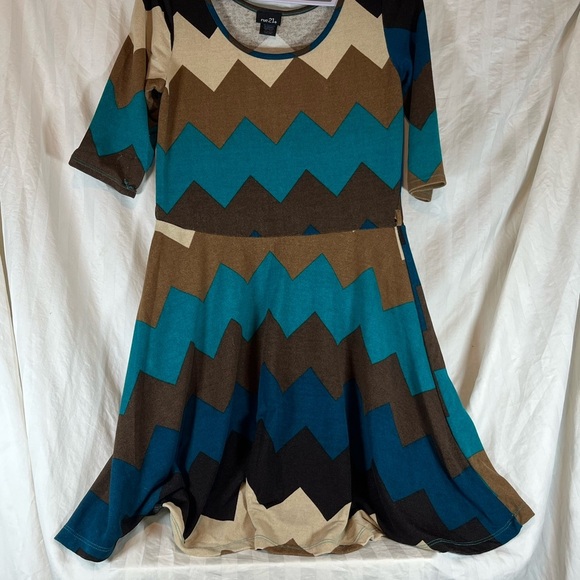 Rue21 Multicolor Chevron Midi Dress - Picture 2 of 7